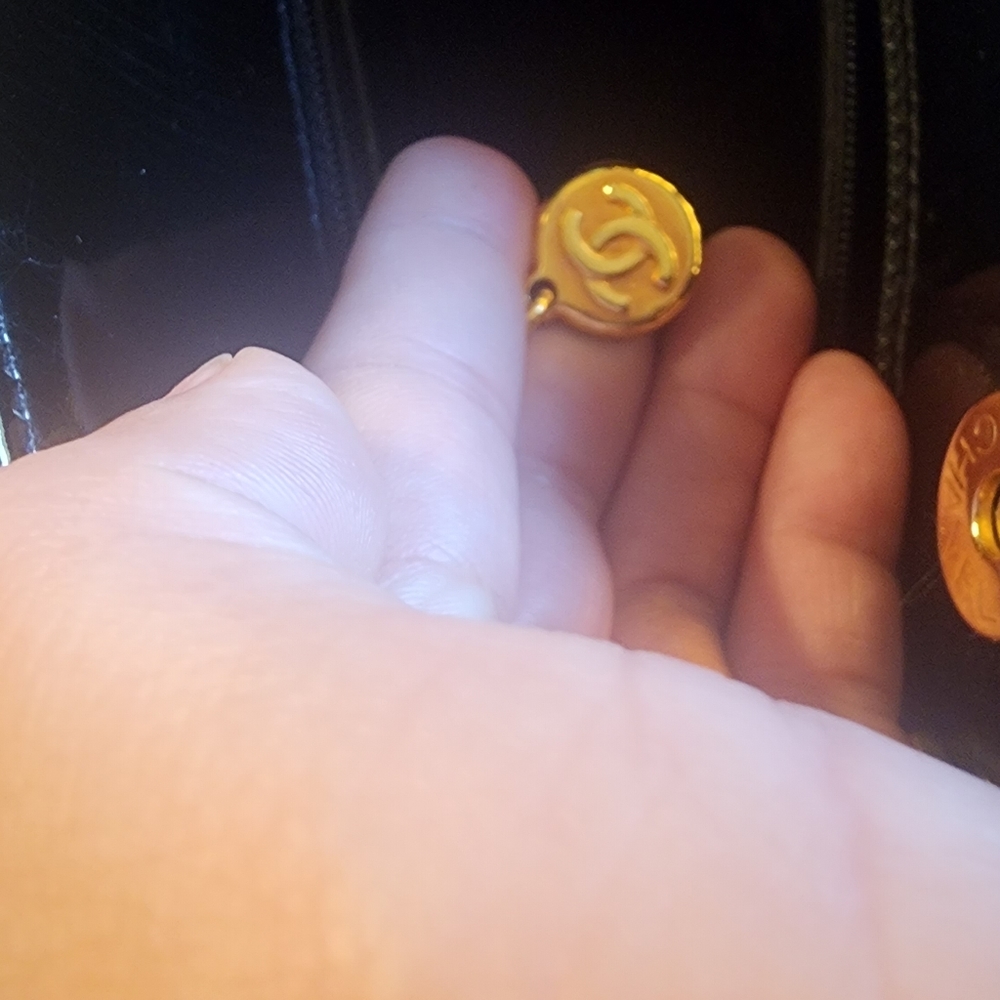 CHANEL Black and Gold Shoulder Bag - Picture 8 of 15